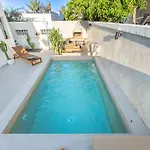 Urban Chill Private Pool By Holidays Appartement *
