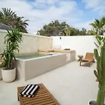 Urban Chill Private Pool By Holidays Appartement *
