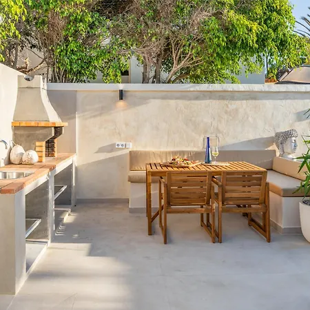 Urban Chill Private Pool By Holidays