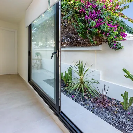 Daire Urban Chill Private Pool By Holidays *