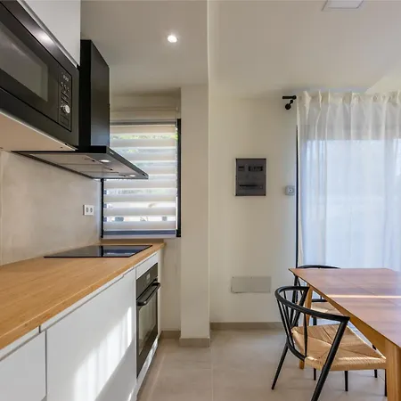 Daire Urban Chill Private Pool By Holidays