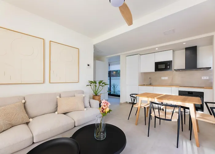 Urban Chill Private Pool By Holidays * Κοραλέχο