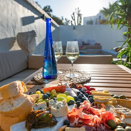 Urban Chill Private Pool By Holidays