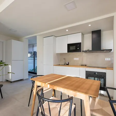 Urban Chill Private Pool By Holidays