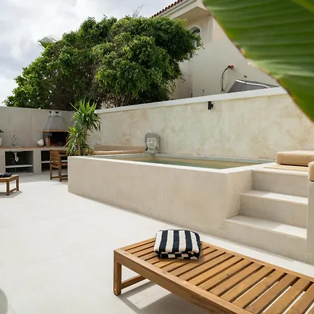 Urban Chill Private Pool By Holidays Коральео