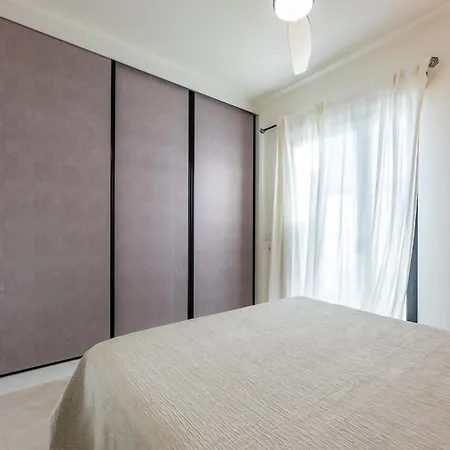 Urban Chill Private Pool By Holidays Appartement