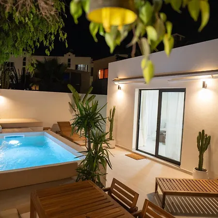 Urban Chill Private Pool By Holidays *