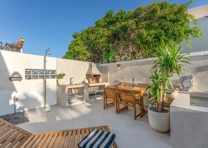 Urban Chill Private Pool By Holidays Apartament *