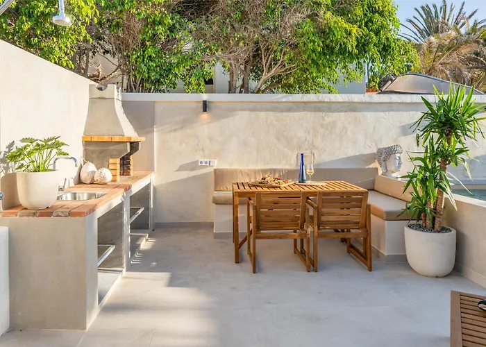 Urban Chill Private Pool By Holidays