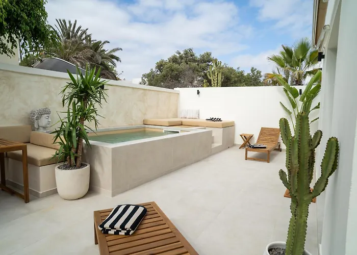 Urban Chill Private Pool By Holidays Apartment *