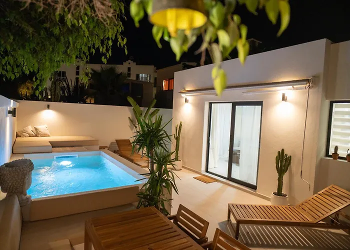 Urban Chill Private Pool By Holidays *