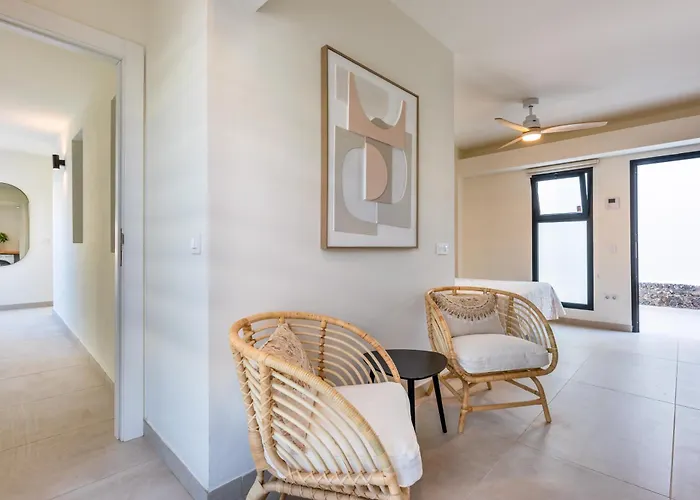 Urban Chill Private Pool By Holidays Apartament