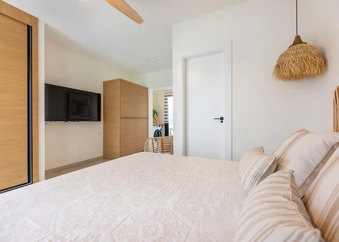 Urban Chill Private Pool By Holidays Apartment